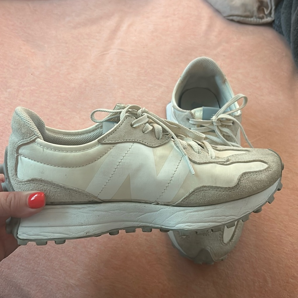 New Balance 327 size 8.5